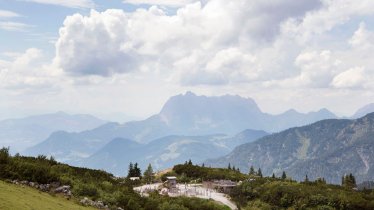 Triassic Park a v pozadí pohoří Wilden Kaisers, © Tirol Werbung/Frank Bauer
