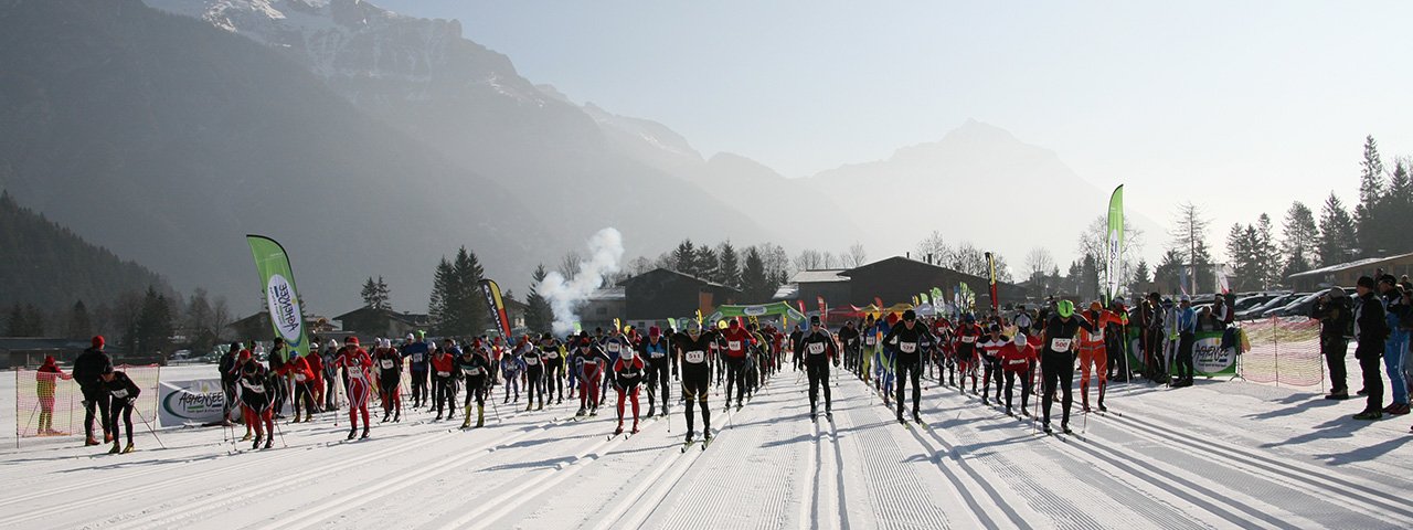 Massenstart in Pertisau: Beim Achensee 3-Täler-Lauf gehen Profis und Amateure ins Rennen, © Achensee Tourismus