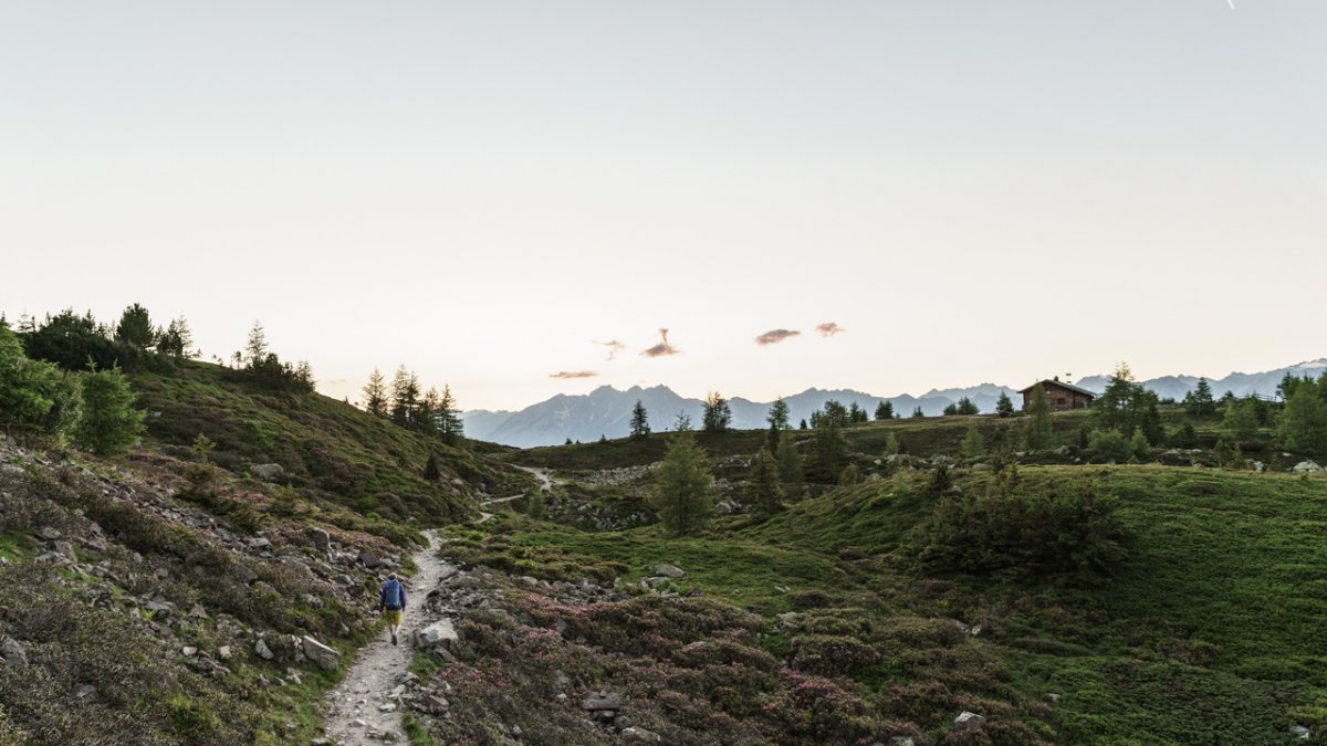 Stezka Zirbenweg zve na nenáročný trek ve vysokohorském prostředí