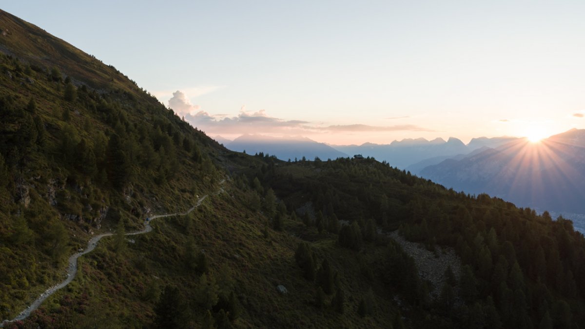 Západ slunce na stezce Zirbenweg