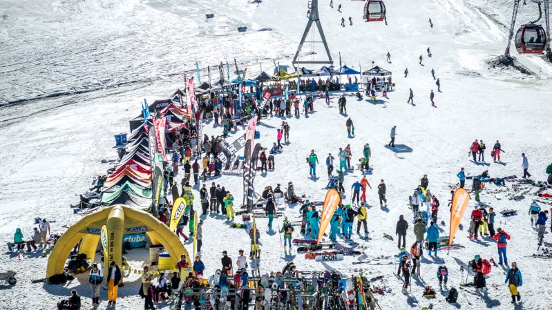 Na Stubai Premiere jsou přítomny všechny významné značky, © Stubaier Gletscher/Stefan Eigner