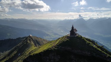 Výhled z kaple Kellerjoch nad chatou Kellerjochhütte, © TVB Silberregion Karwendel