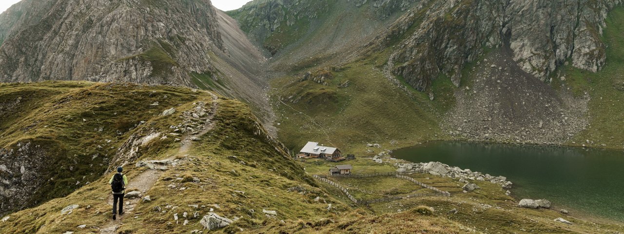 Chata Obstanserseehütte u stejnojmenného jezera