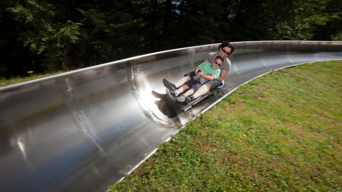 Zážitkový park Zahmer Kaiser nabízí množství nejrůznějších aktivit od setkání se zvířaty až po letní bobovou dráhu., © Bernhard Bergmann