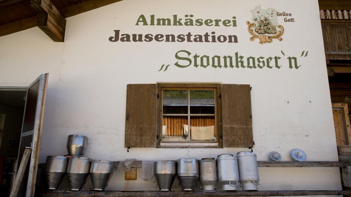 Zastávka na něco dobrého k zakousnutí v občerstvení Stoankasern, © Tirol Werbung/Krings Maren