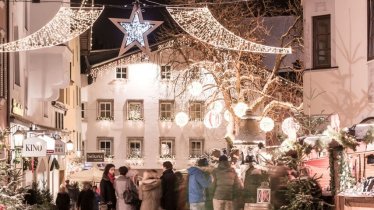 Historické jádro světoznámého lyžařského střediska, které ze všech stran obklopují zasněžená pohoří, nabízí dokonalou kulisu pro romantický advent na horách., © Michael Werlberger